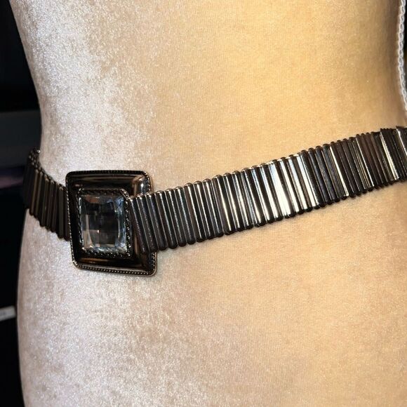 Vintage Silver serpentine style stretchy belt! Silver and clear stone buckle - Picture 3 of 7